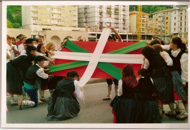 2002 ikurrin dantzi kalin