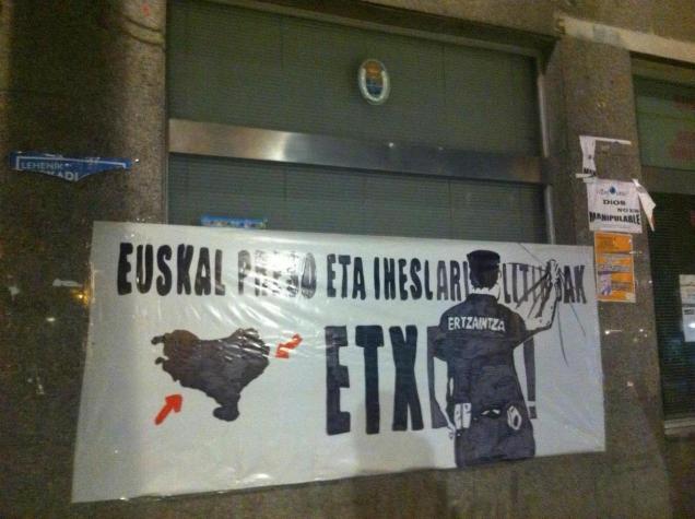 pankartak kentzen dabenai 2015-12