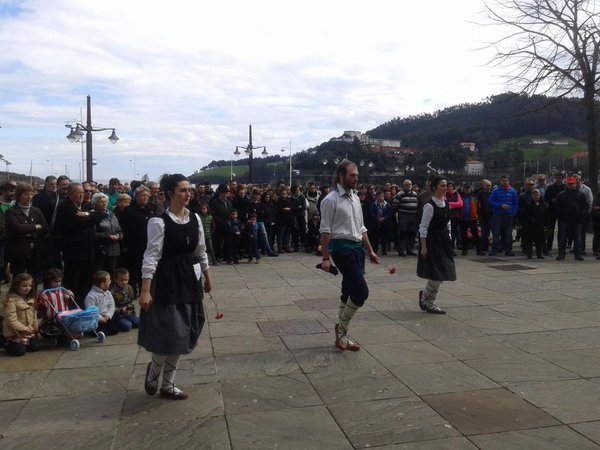 izaro ta haizea LEKATXON dantzan omenaldi baten 2016-03-20