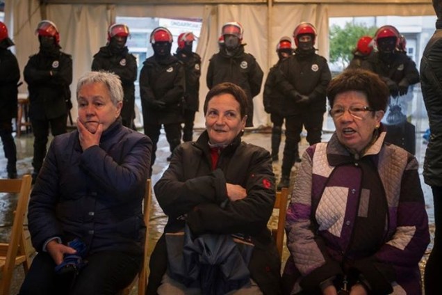 268955_416642721766448_1447427793_n