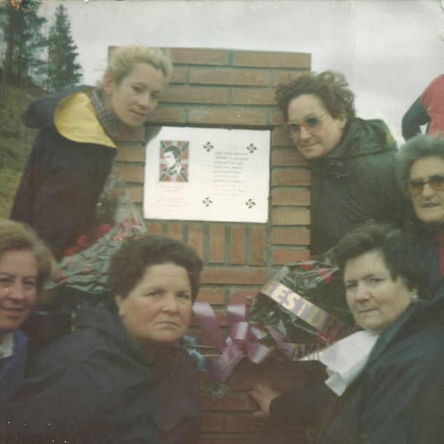 Antigua txarraka, lorea eta lagunak FRANen oroitgarrixan aurrin