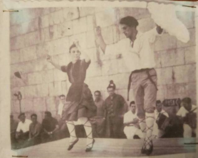 Dantza lehiaketi Ondarrun 1960 herriko jaxetan Pello Aramaio eta Josune Badiola